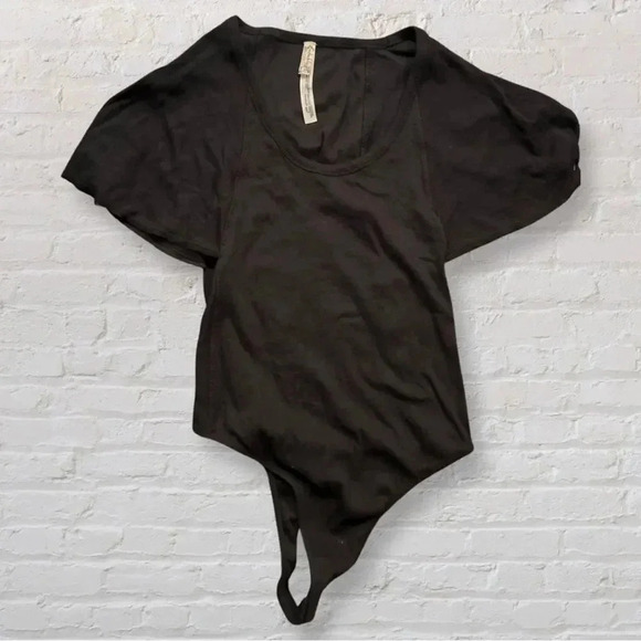 NWT Free People flowy sleeve bodysuit black M - Picture 2 of 4